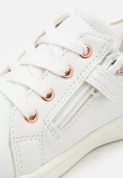 Friboo Sneakers Laag - White -Friboo Groot Warenhuis c3edc61621374747ba56ca720cd95c7c