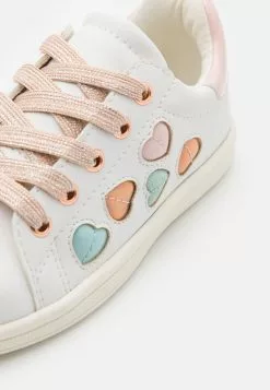 Friboo Sneakers Laag - White -Friboo Groot Warenhuis d1cb15438cf54519ab43e02236b77f06