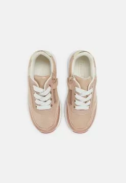 Friboo Sneakers Laag - Rose Gold -Friboo Groot Warenhuis e2e3245d691f4110b39e472cba55e501
