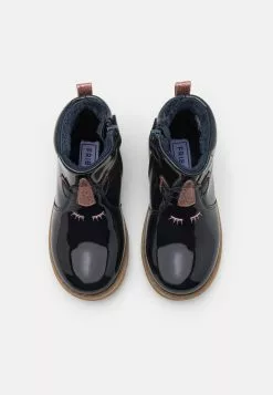 Friboo Korte Laarzen - Dark Blue 9 Friboo Korte Laarzen - Dark Blue -Friboo Groot Warenhuis e416ab76dc904bc8b0ed414e7a07af94