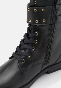 Friboo Leather Booties - Veterboots - Black -Friboo Groot Warenhuis f1b1d30f8aeb4cea9286662c14b9672b